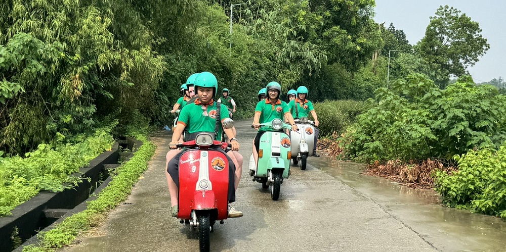 vietnam vintage vespa tours Hanoi